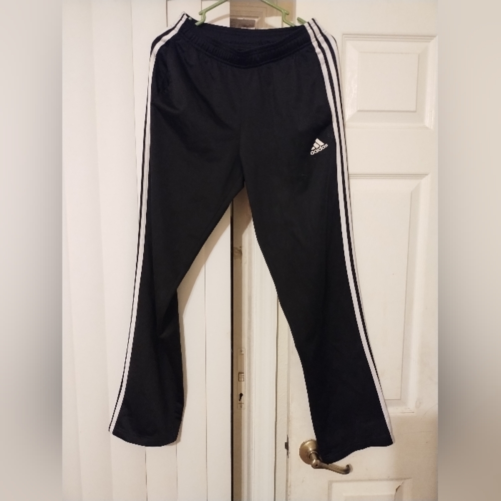 Adidas Men's Essentials Tracksuit Pants Size Small. Very Comfortable